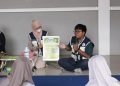 Inovasi Serai Jadi Spray Anti Nyamuk, Mahasiswa Farmasi Universitas Esa Unggul Edukasi Warga Cikiwul