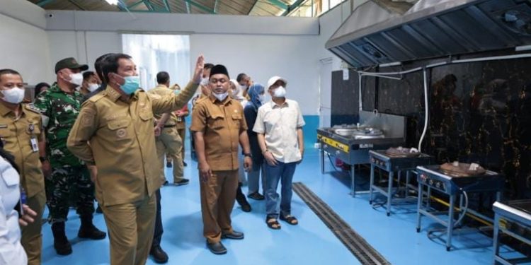 Bupati Tangerang Pantau Pelaksanaan MBG di SPPG Parahu 2