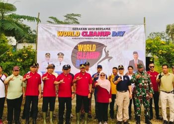 Peringati WCD 2026, Bupati Dewi Setiani Pimpin Langsung Aksi Pungut Sampah di Cadasari