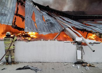 Kebakaran Gudang Barang Retur Online Shop di Sepatan Tangerang, Tujuh Mobil Damkar Dikerahkan