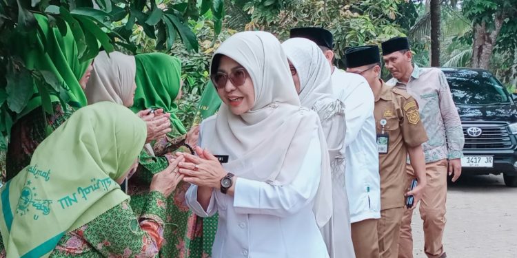 Bupati Dewi Hadiri Pengajian Muslimat NU, Dorong Penguatan Peran Ibu dalam Keluarga