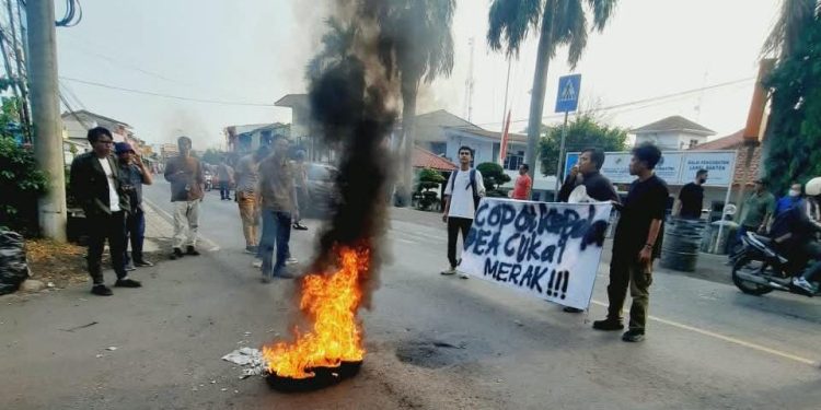 Rokok Ilegal Merak