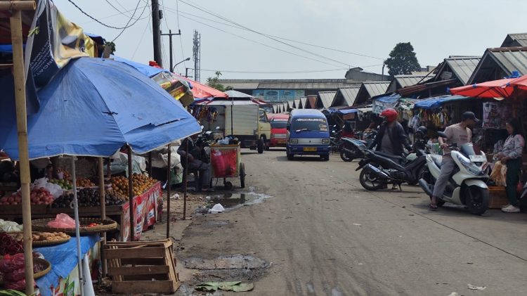 Kios dan Los Pasar Kranggot Kosong