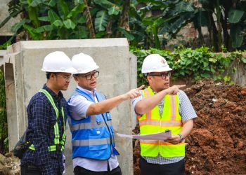 Pilar Tinjau Sejumlah Turap di Pondok Aren