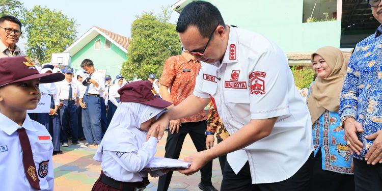 seragam sekolah gratis Kota Serang