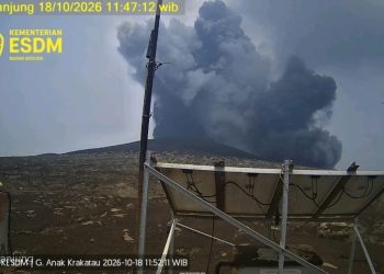 Gunung Anak Krakatau mengalami Erupsi
