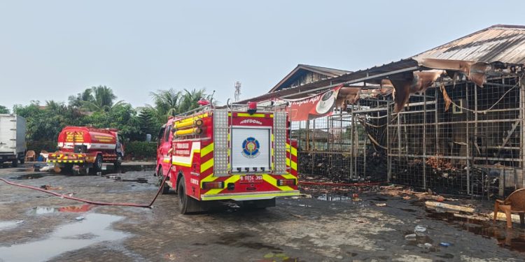 Kebakaran landa rumah makan di tempat sembako di Sepatan